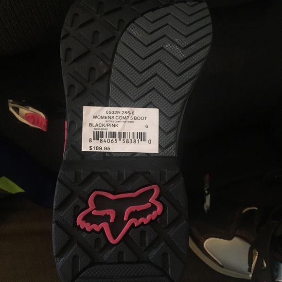 FOX RIDING GEAR!! - Picture 2 of 5